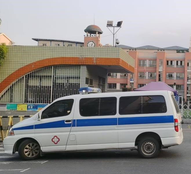 元谋救护车出租护送骨折病人一公里多少钱